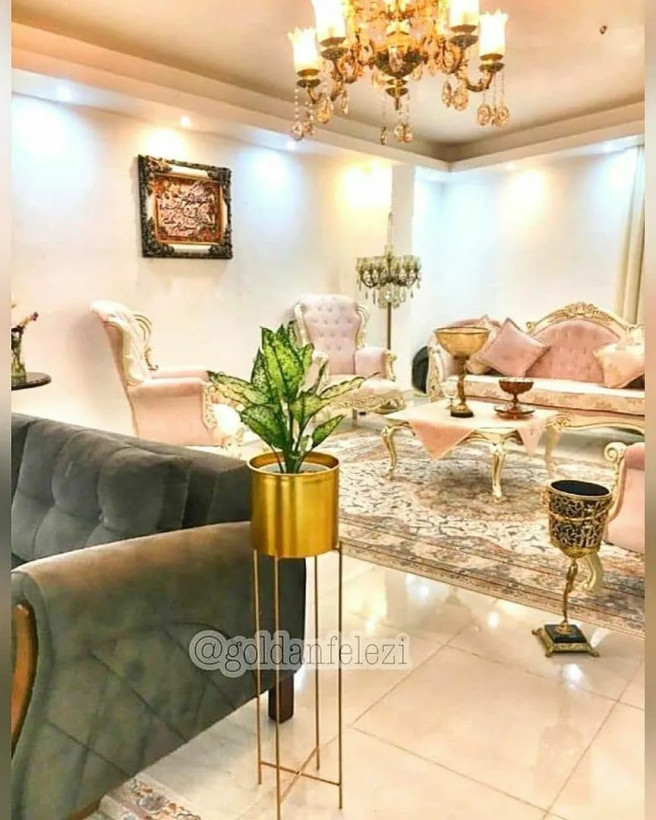 گلدان آلومینیومی ۳ عدد به همراه پایه فلزی در سه ارتفاع مختلف