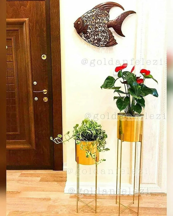 گلدان آلومینیومی ۳ عدد به همراه پایه فلزی در سه ارتفاع مختلف