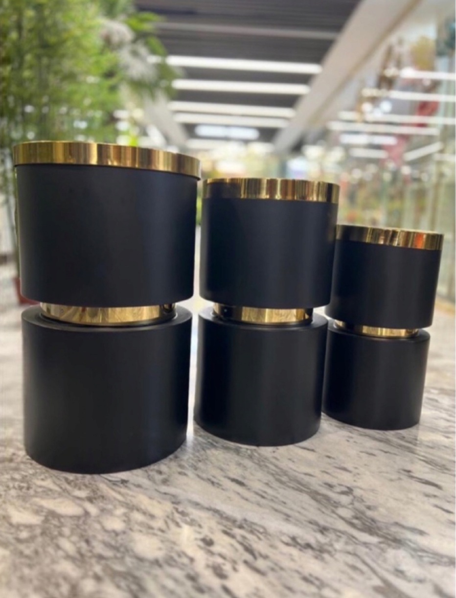 گلدان فایبرگلاس لبه فلزی