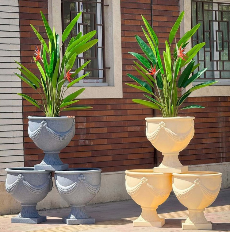 Compact polymer vase, Valan design