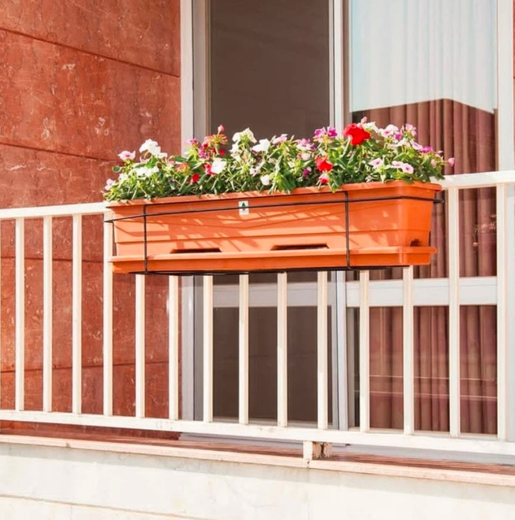 گلدان پلاستیکی نرده ای