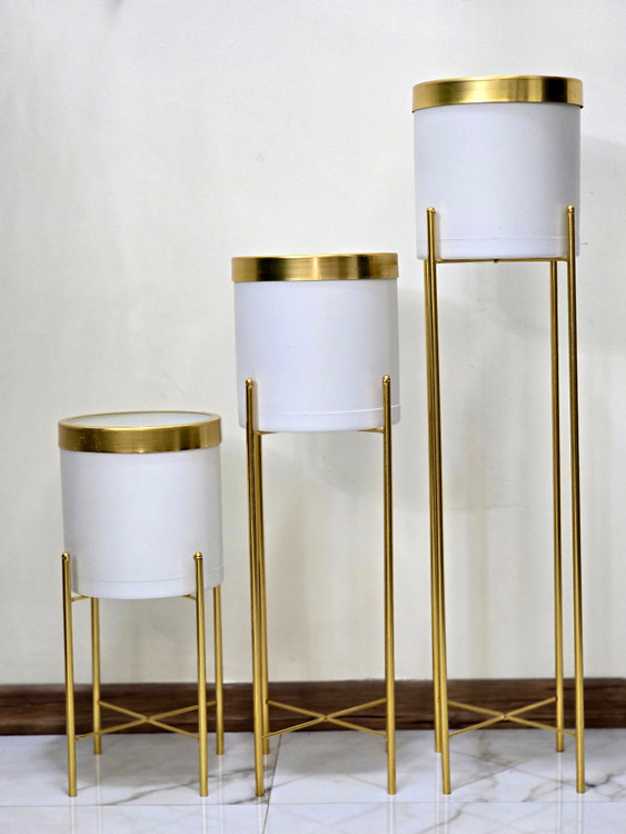 ست گلدان و پایه گلدان سفید طلایی