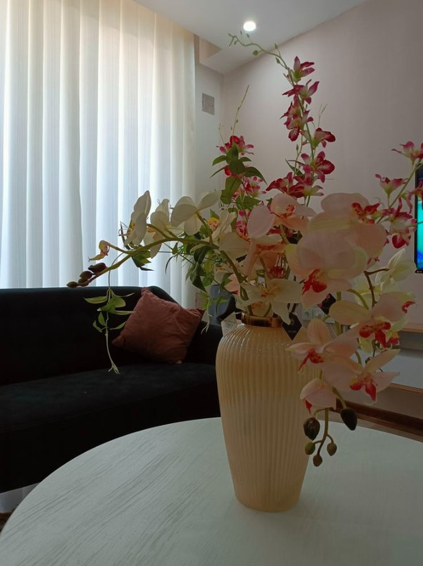 گلدان شیشه ای بهار خط دار
