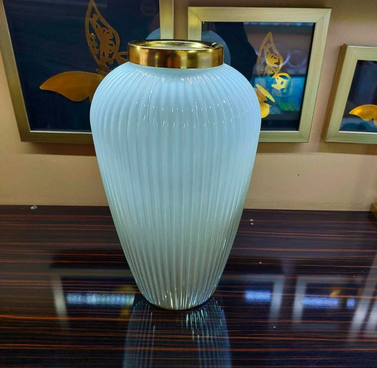 گلدان شیشه ای بهار خط دار
