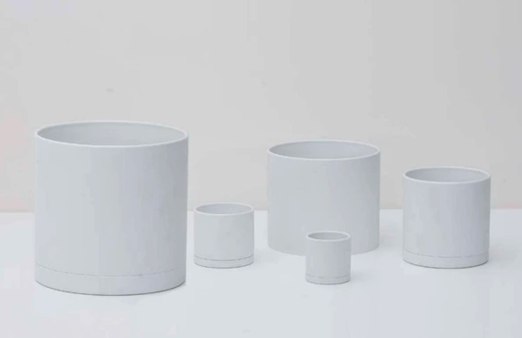 گلدان پلیمری استوانه ای دارای زیرگلدانی