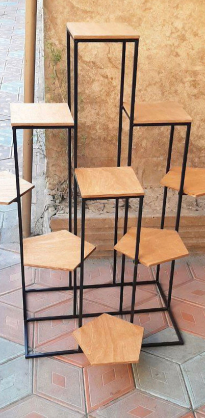 Venus model profile stand