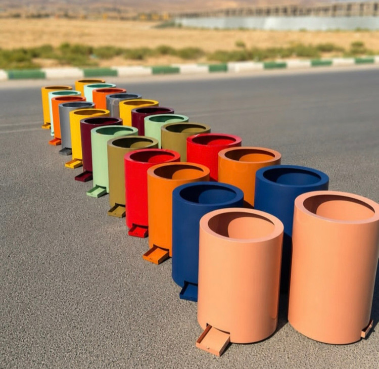 گلدان استوانه ای فلزی قطر 50 سانتیمتر - چرخدار - زیرگلدانی کشویی - ورق 1 میل - رنگ کوره ای
