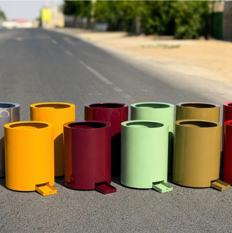 گلدان استوانه ای فلزی قطر 50 سانتیمتر - چرخدار - زیرگلدانی کشویی - ورق 1 میل - رنگ کوره ای